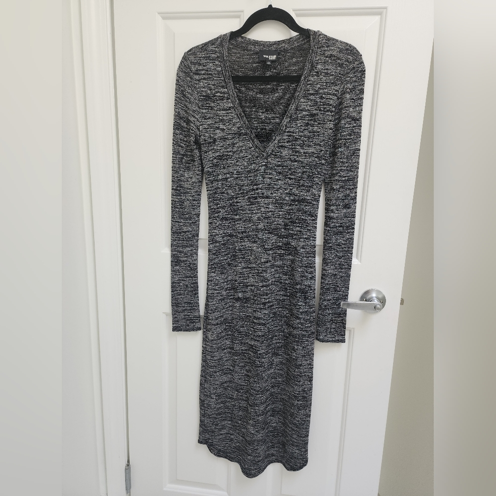 Wilfred Free Lisiere Long Sleeve V Neck Midi Length Dress